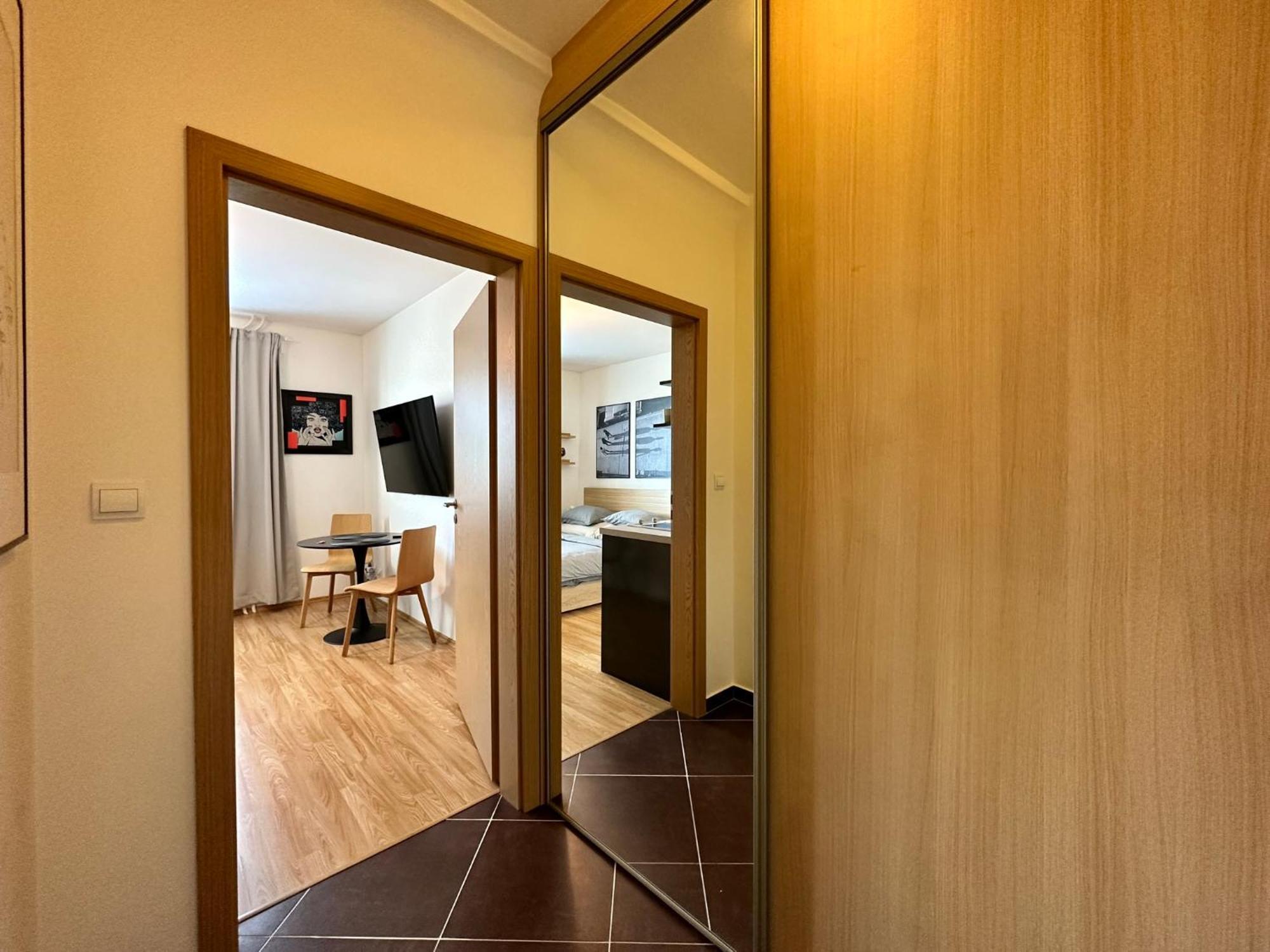 Cozy Studio Apartment In The Wider Center Bratislava Exterior photo
